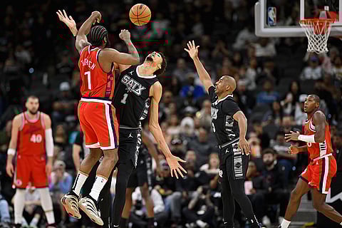 NBA Basketball Game: Los Angeles Clippers vs San Antonio Spurs