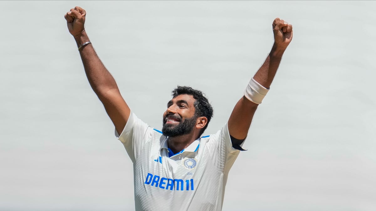 AP Photo/Asanka Brendon Ratnayake : India's Jasprit Bumrah celebrates the wicket of Australia's Travis Head during play on day four of the fourth cricket test between Australia and India at the Melbourne Cricket Ground, Melbourne.