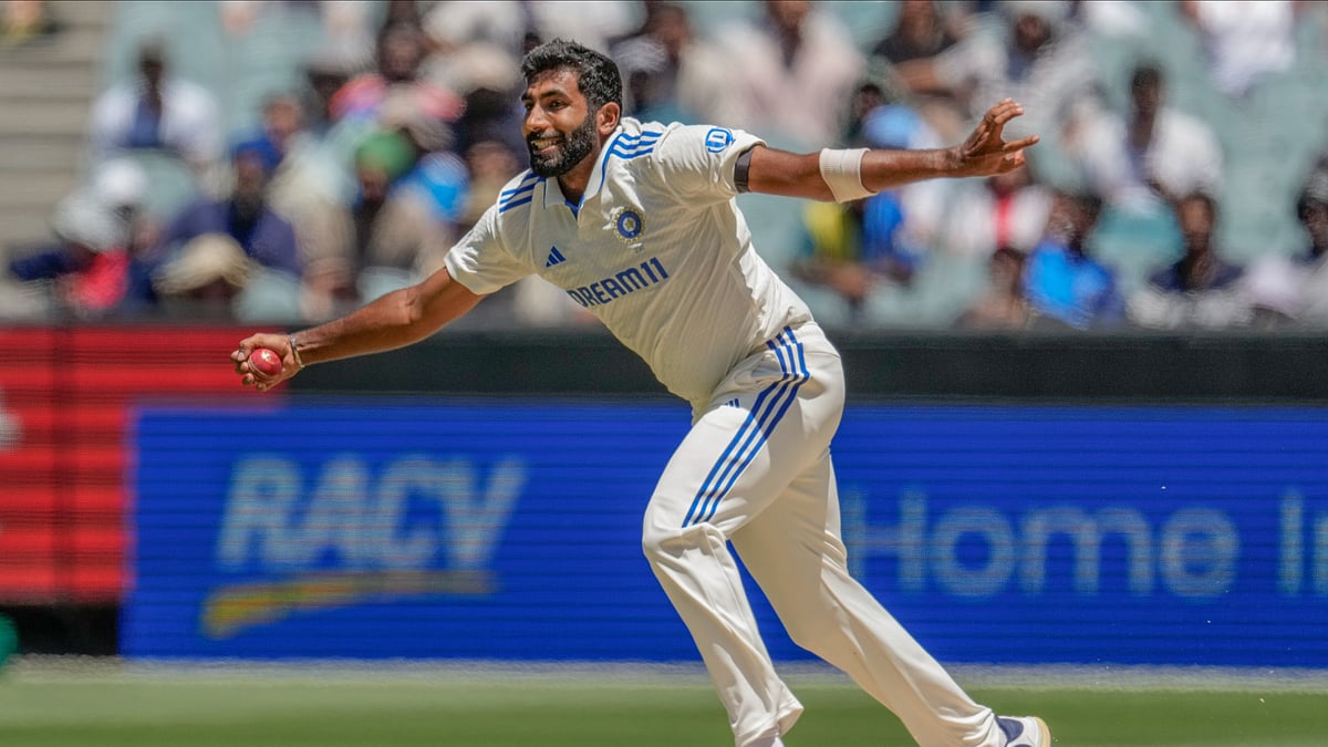 AP Photo/Asanka Brendon Ratnayake : India's Jasprit Bumrah fields the ball off his own bowling during play on the day four of the fourth cricket test between Australia and India at the Melbourne Cricket Ground, Melbourne.
