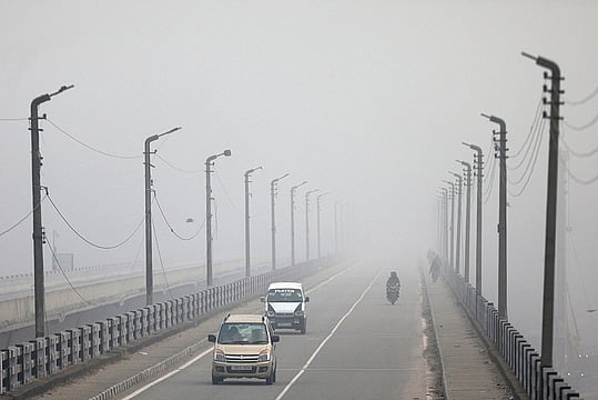 Delhi Weekend Weather Update: Cool Mornings with Clear Sunny Days Ahead