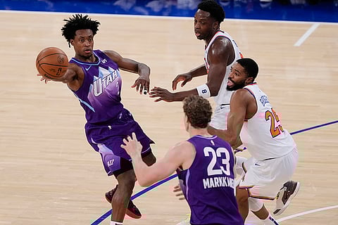 NBA 2024-25: Jazz's Collin Sexton (2) passes the ball away from Knicks' OG Anunoby and Mikal Bridges