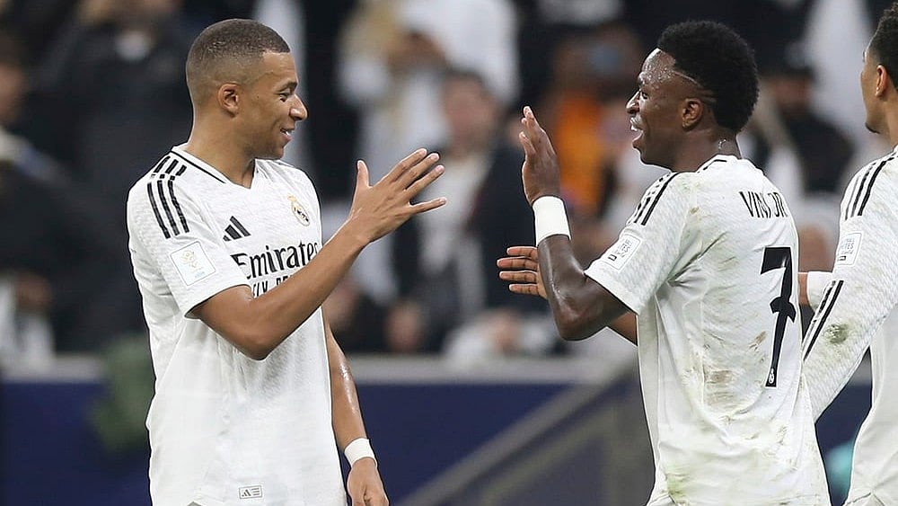 | Photo: AP/Hussein Sayed : Intercontinental Cup 2024: Real Madrid's Kylian Mbappe celebrates with Vinicius Junior after he scoring the opening goal