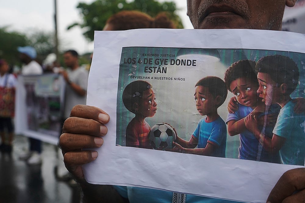| Photo: AP/Cesar Munoz : Ecuador Missing Children 