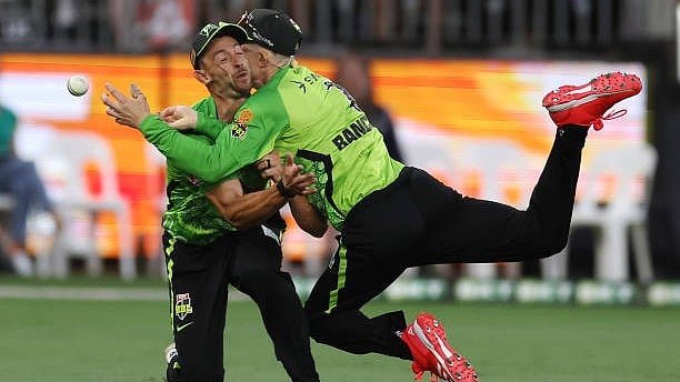 BBL 2024-25: Daniel Sams Stretchered Off After Horrible Collision With Cameron Bancroft - Match Video