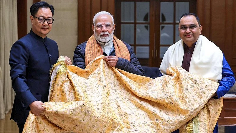 PM Modi sends Chadar for Ajmer Sharif Dargah