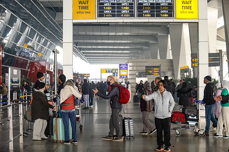 Flights delayed due to fog