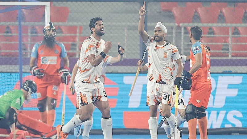Shrachi Rarh Bengal Tigers Delhi SG Pipers Hockey India League