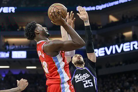 NBA 2024-25: Grizzlies forward Jaren Jackson Jr., left, shoots over Kings center Alex Len