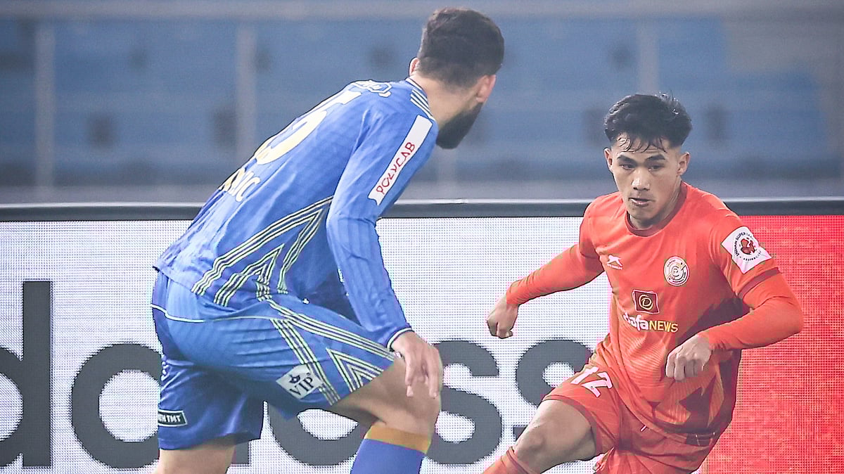 X/RGPunjabFC : PFC vs KBFC: Kerala Blasters are down to 9 men