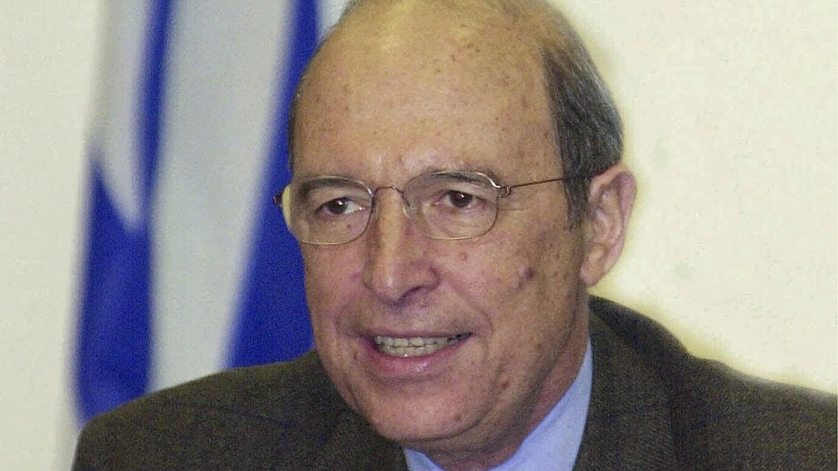 | Phoot: AP : Costas Simitis, former prime minister of Greece, passed away at 88.