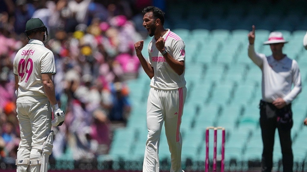 AP/Mark Baker : Australia's Steve Smith, left, reacts after he was dismissed by India's Prasidh Krishna, centre, during play on the third day of the fifth cricket test between India and Australia at the Sydney Cricket Ground, in Sydney, Australia, Sunday, Jan. 5, 2025.