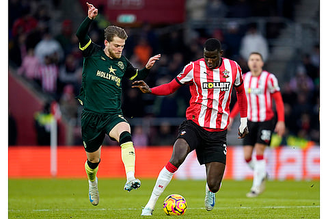EPL 2024-25: Brentford's Mathias Jensen and Southampton's Paul Onuachu battle for the ball