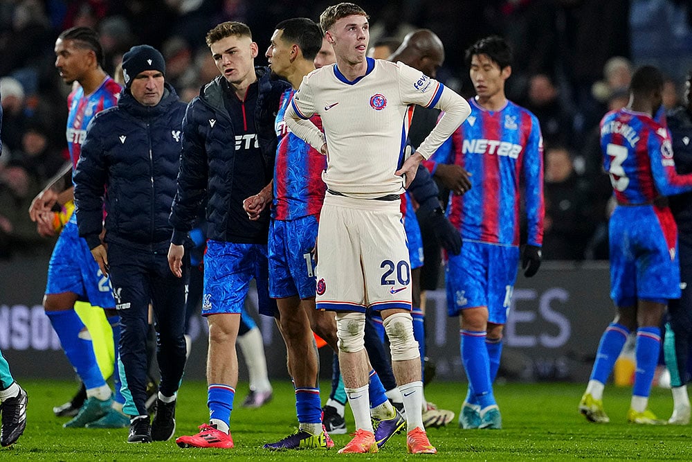 | Photo: AP/Dave Shopland : EPL 2024-25: Chelsea's Cole Palmer stands after the match