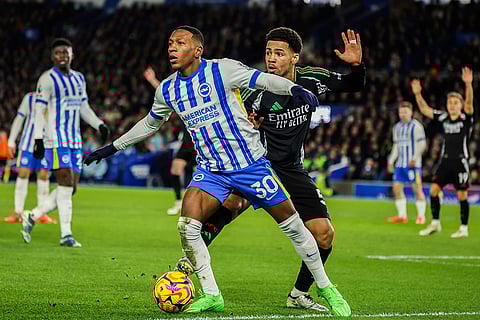EPL 2024-25: Arsenal's Ethan Nwaneri, background, duels for the ball with Brighton's Pervis Estupinan