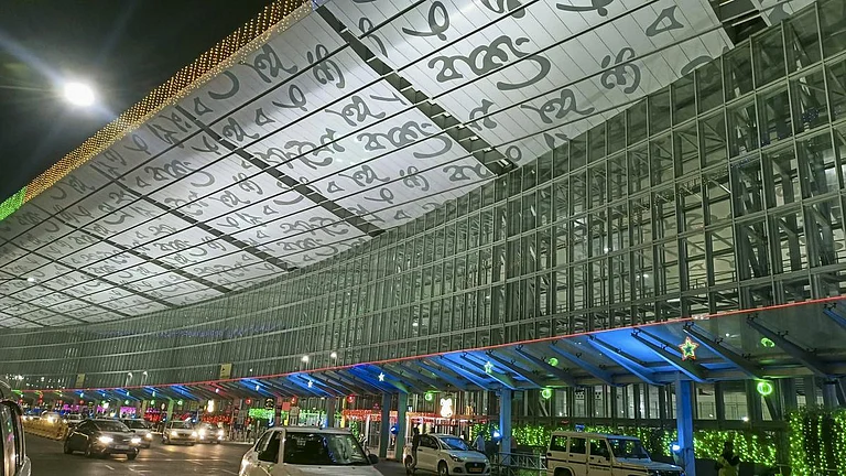 Amid dense fog, multiple flights get delayed at NSCBI airport. - PTI