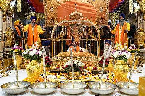 Guru Gobind Singh Jayanti: Devotees at Golden Temple