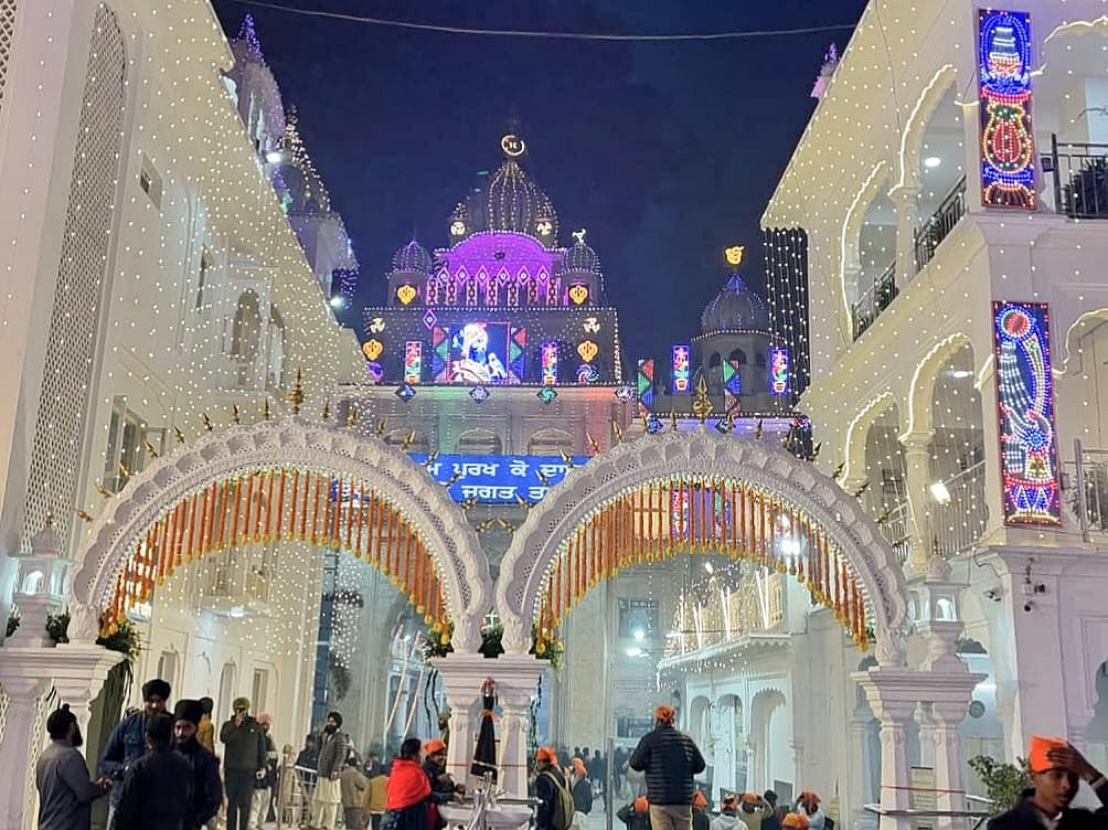 Aftab Alam : Gurudwara Patna Sahib shines brightly as it commemorates the 358th birth anniversary of the 10th Sikh Guru, Guru Gobind Singh, in Patna on Saturday