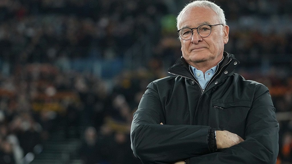 AP/Alessandra Tarantino : Claudio Ranieri looks on during warm up before a Serie A soccer match between Roma and Lazio, at the Stadio Olimpico in Rome.