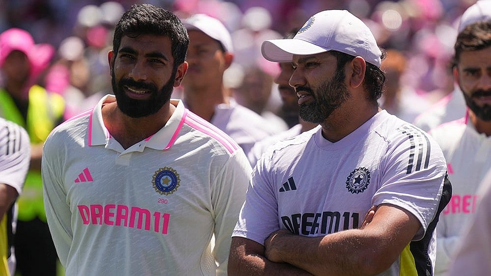 | Photo: AP/Mark Baker : IND Vs AUS 5th Test Day 3: India's Jasprit Bumrah talks with captain Rohit Sharma.