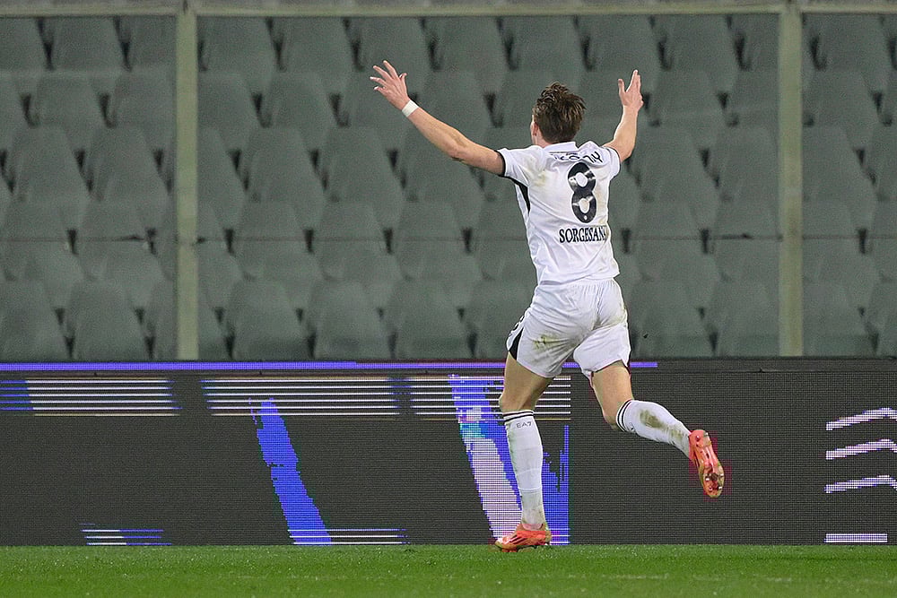 | Photo: Fabrizio Corradetti/LaPresse via AP : Serie A 2024-25: Napoli's Scott McTominay celebrates after scoring 