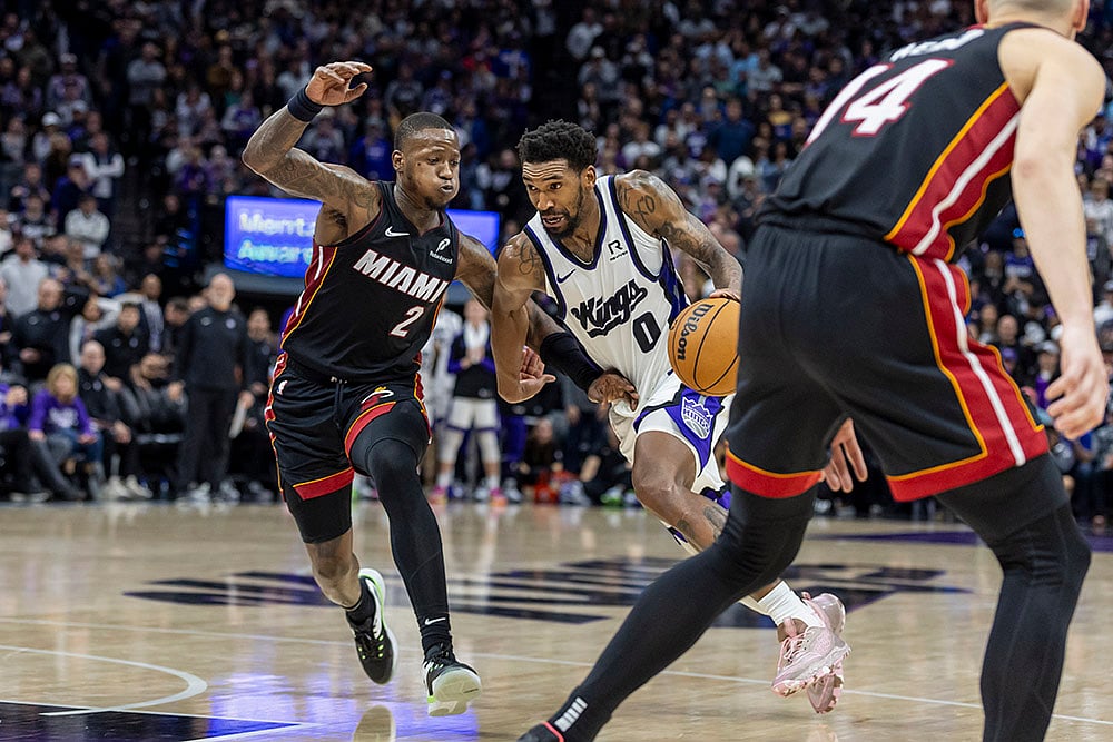 | Photo: AP/Sara Nevis : NBA 2024-25: Kings guard Malik Monk (0) drives to the basket