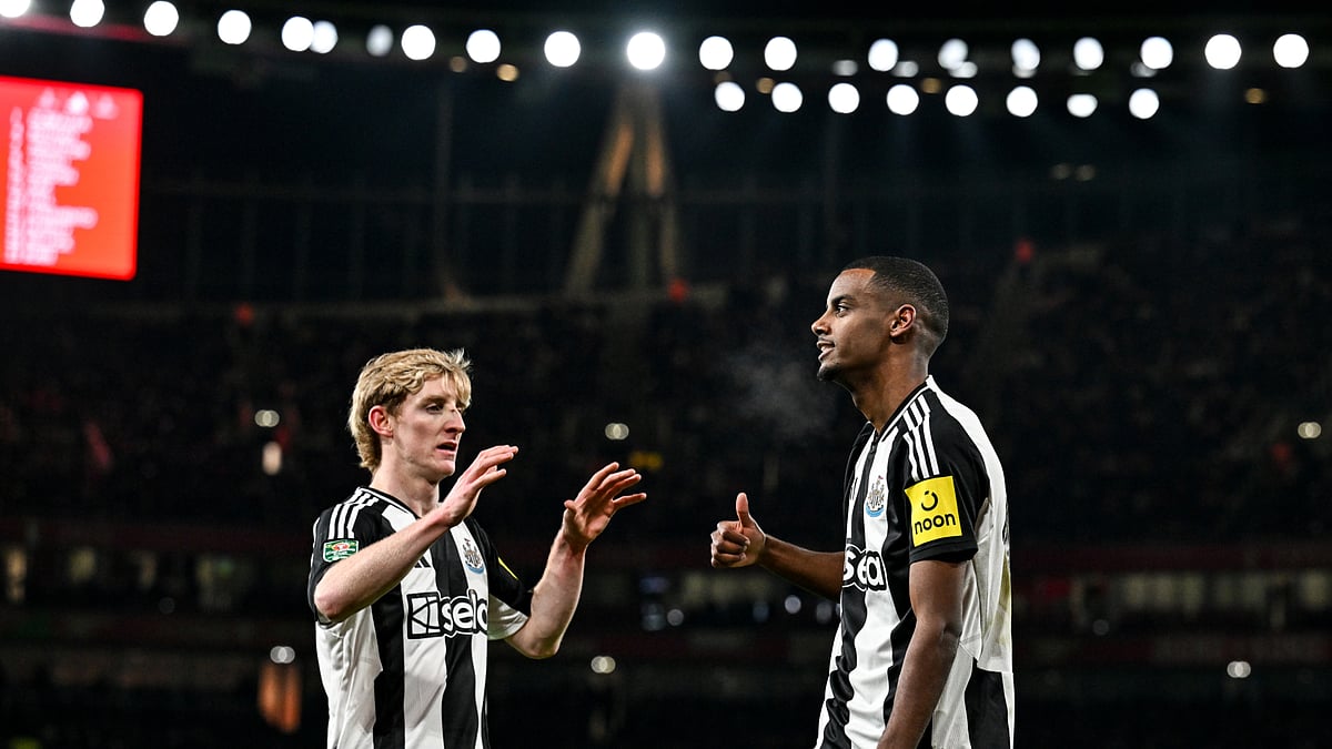 Anthony Gordon and Alexander Isak were both on target in the first leg of the EFL Cup semi-finals - null