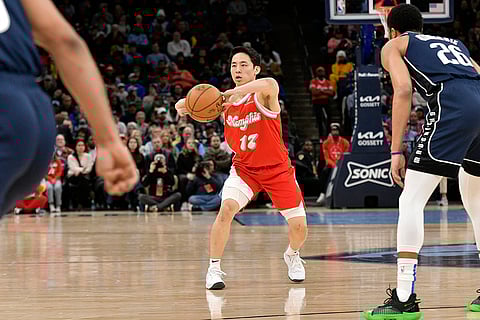 NBA 2024-25: Grizzlies guard Yuki Kawamura (17) passes the ball