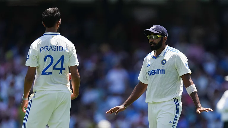 India's Jasprit Bumrah, right, talks with teammate Prasidh Krishna during play on the second day of the fifth cricket test between India and Australia at the Sydney Cricket Ground, in Sydney. - AP Photo/Mark Baker