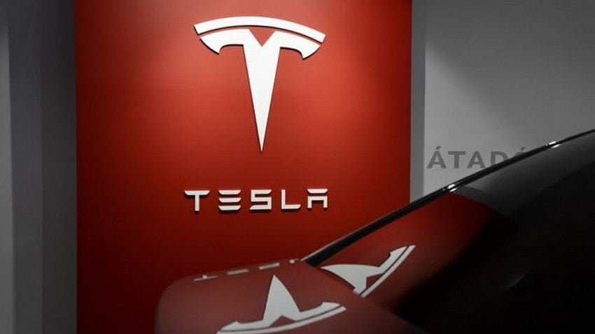 | Photo- Getty : Las Vegas: Man Who Exploded Tesla Cybertruck Outside Trump Hotel Used Generative AI, Police Say