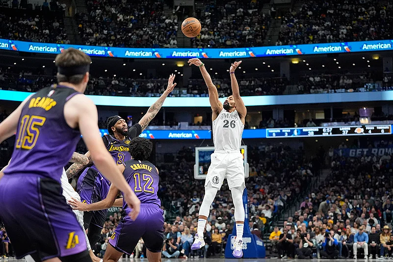 NBA Basketball game Los Angeles Lakers vs Dallas Mavericks photos: Spencer Dinwiddie
