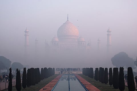 Weather: Winter fog in Agra