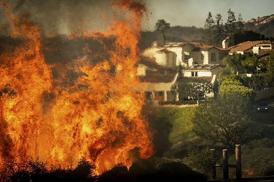 Los Angeles Declares Emergency As Wildfire Whips Through Hillsides Of Wealthy Neighbourhood