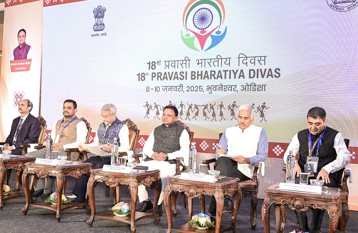 X/@AdhikariBN : EAM S Jaishankar alongside other dignitaries at Pravasi Bharatiya Diwas event in Bhubaneshwar