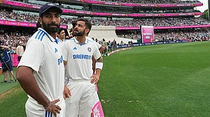 | Photo: AP/Mark Baker : AUS vs IND 5th Test Day1: India's Jasprit Bumrah and Virat Kohli wait for play to start