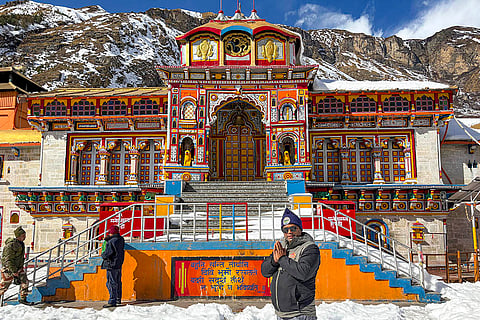 Weather: Snowfall at Badrinath Dham
