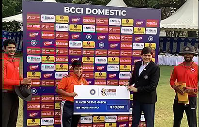 Instagram/ @kanika7557 : Kanika Ahuja won player of the match award.