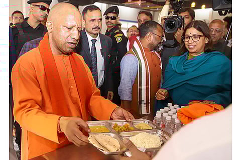 Adityanath inaugurates Maa Ki Rasoi in Prayagraj