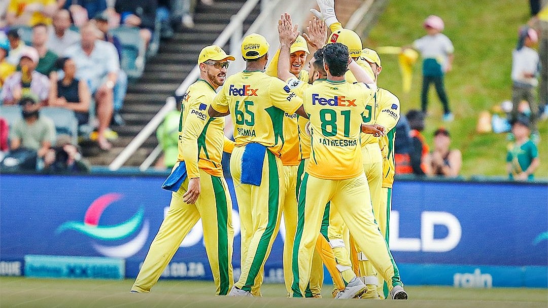 X/ @JSKSA20 : Joburg Super Kings players celebrating their win.