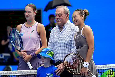 Australian Open 2025: Anca Todoni and Zheng Qinwen pose for a photo with John Newcombe