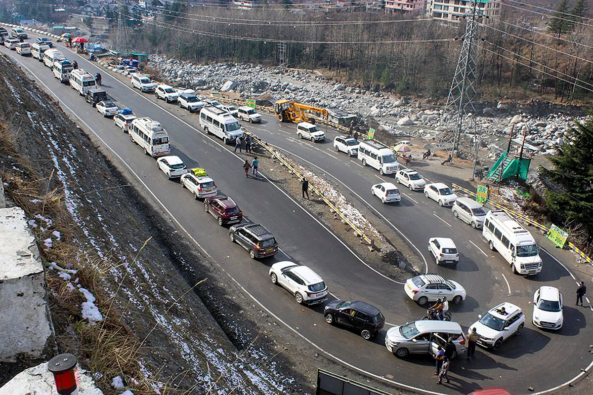 Weather: Fresh snowfall in Manali