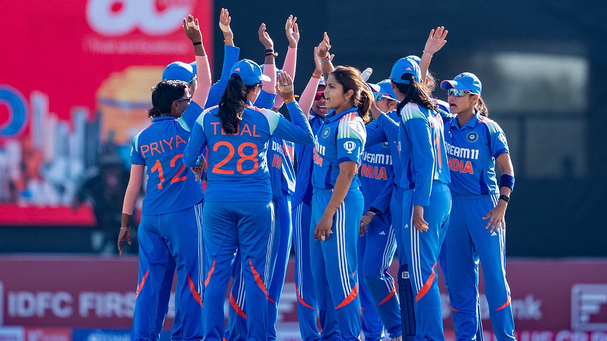 X/ @BCCIWomen : Indian women's team celebrating win.