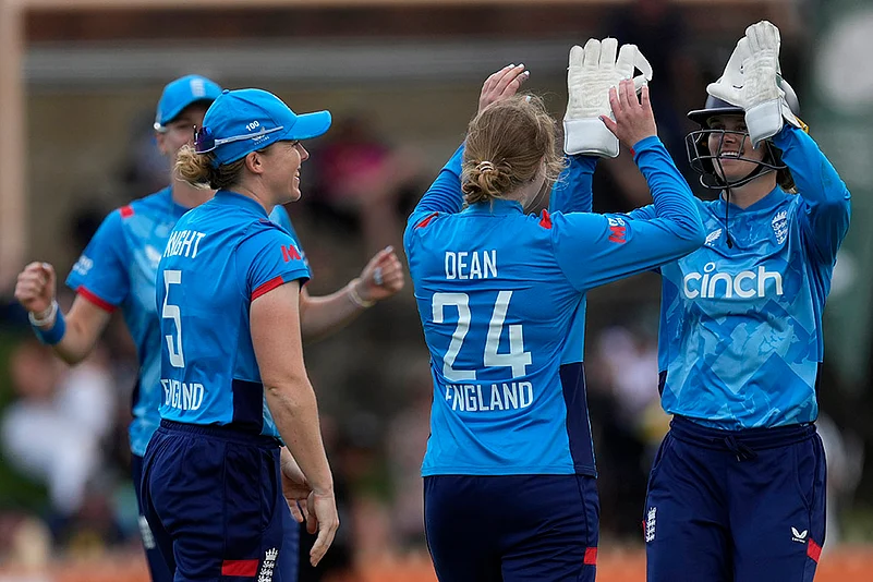 Womens Ashes 2025 AUS-W Vs ENG-W 1st ODI Cricket photo: Charlie Dean