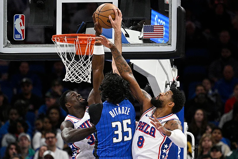 NBA 2024-25 basketball Orlando Magic vs Philadelphia 76ers pics: Goga Bitadze