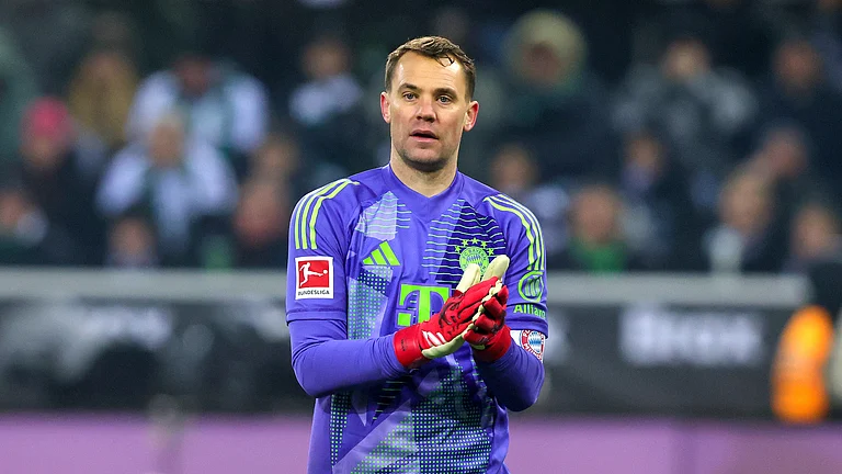Manuel Neuer in action at Borussia Monchengladbach on Saturday - null