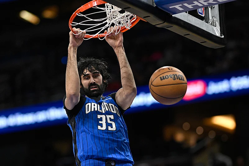 NBA 2024-25 basketball Orlando Magic vs Philadelphia 76ers pics: Goga Bitadze