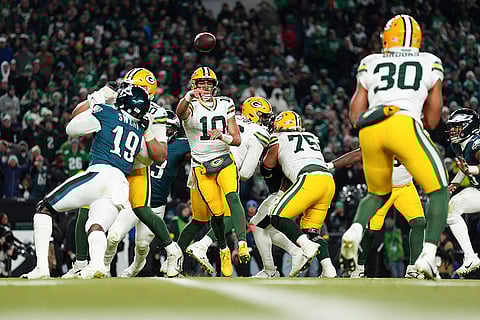 NFL Football Play-off - Packers vs Eagles: Packers quarterback Jordan Love (10) throws the ball to running back Chris Brooks (30)