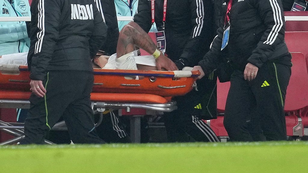 AP/Kin Cheung : Gabriel Jesus is taken from the pitch by medical staff on a stretcher after injuring during the English FA Cup soccer match between Arsenal and Manchester United at the Emirates stadium.