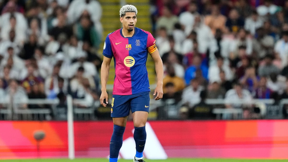 Barcelona defender Ronald Araujo - null