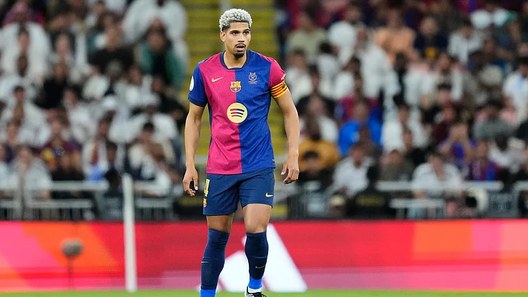 Barcelona defender Ronald Araujo - null