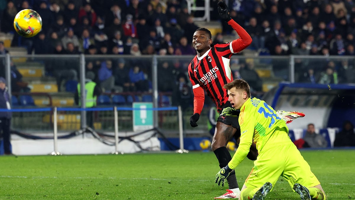 Rafael Leao scores Milan's winner - null